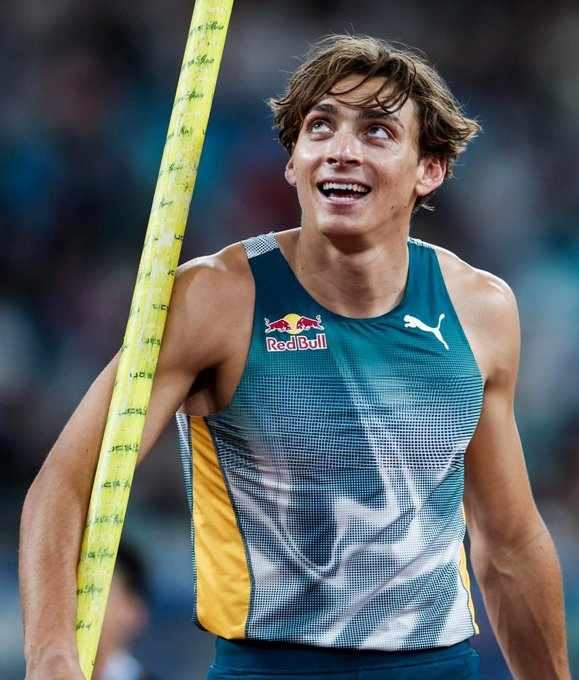 亚博体育-刷新纪录引发热议！，杜兰特在利物浦比赛中夺冠赢得满堂喝彩-亚博体育